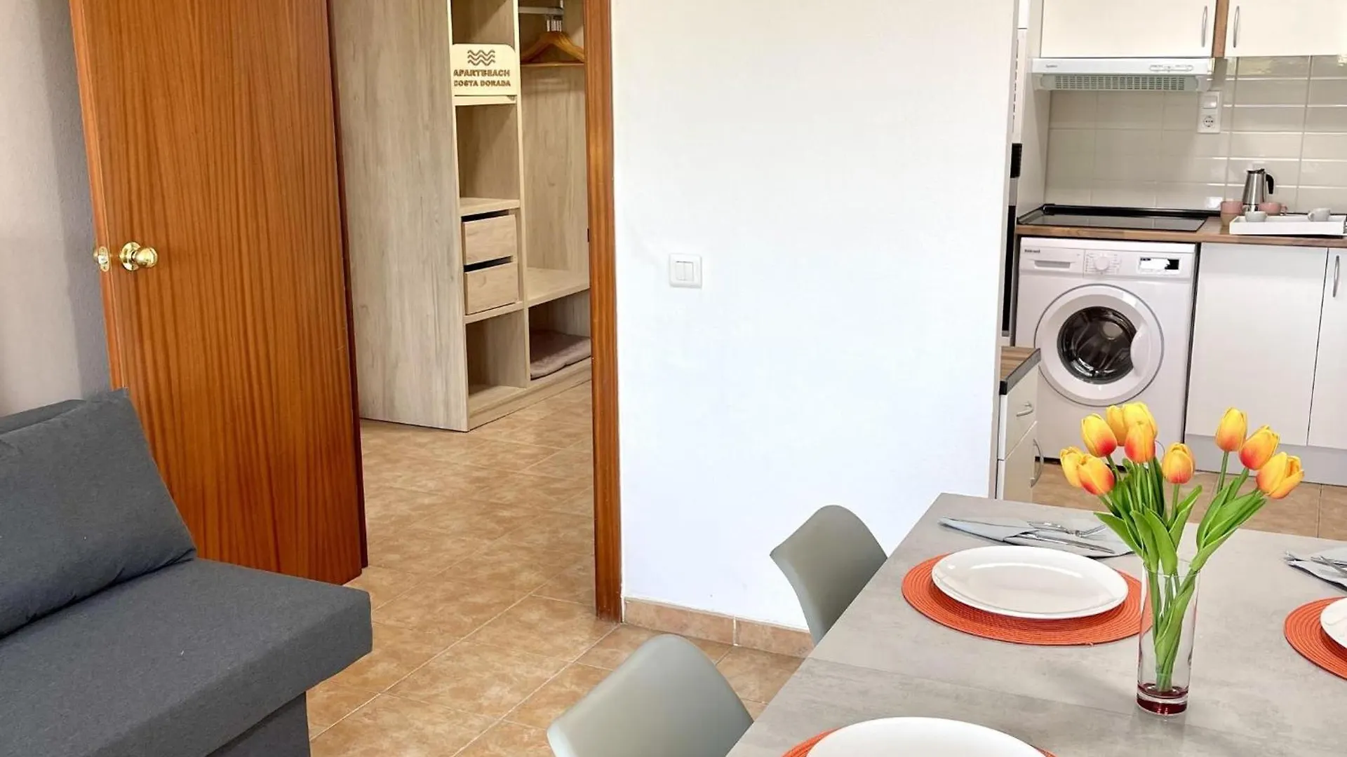 Apartbeach Festival Village Vistas Playa Y Piscinas Salou 0*,  Spain