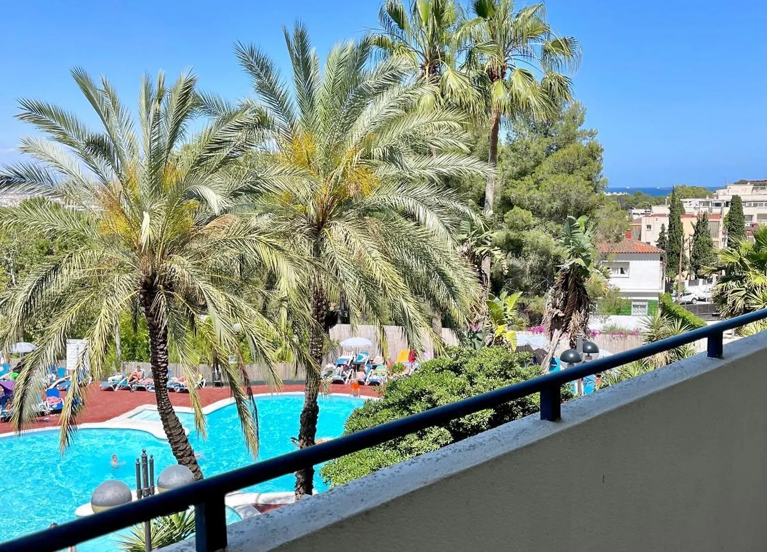 Apartment Apartbeach Festival Village Vistas Playa Y Piscinas Salou Spain